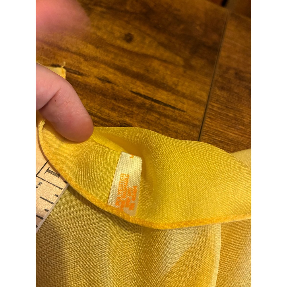 Unbranded Scarf Womens OS Yellow Excellent Vintage Square Silky Neck Scarf - Picture 4 of 4